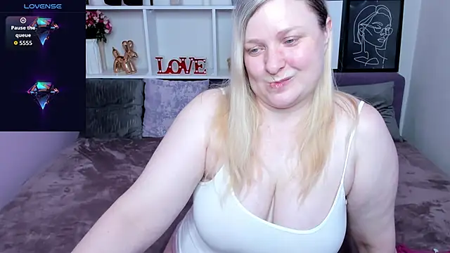 AnnaXCherri online show from 11/06/25, 03:07