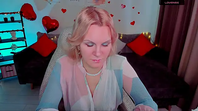 Louisa Bay online show from 02/11/25, 08:15