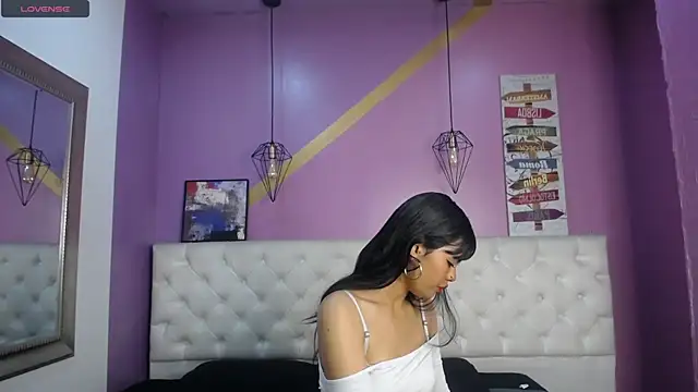 Snapshot of MadameDamn chatting on 12/14/24, 12:12 MadameDamn online show from 12/14/24, 12:12