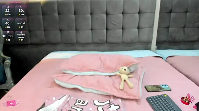 Snapshot of MadameDamn chatting on 01/07/25, 03:23 MadameDamn online show from 01/07/25, 03:23