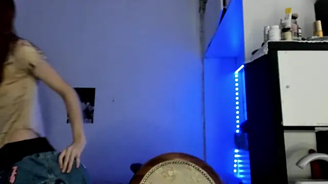 LisaIcon online show from 10/19/25, 10:05