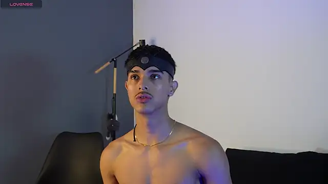 Snapshot of Busterspinter chatting on 10/15/25, 04:51 Busterspinter online show from 10/15/25, 04:51