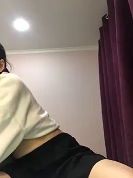 Snapshot of Milka23 chatting on 12/08/24, 01:35 Milka23 online show from 12/08/24, 01:35