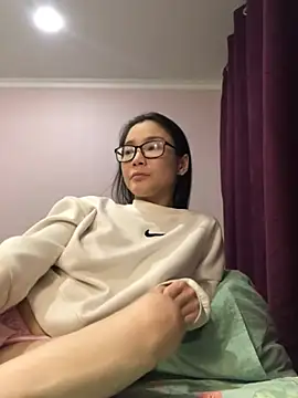 Snapshot of Milka23 chatting on 12/14/24, 04:34 Milka23 online show from 12/14/24, 04:34