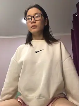 Snapshot of Milka23 chatting on 12/14/24, 12:44 Milka23 online show from 12/14/24, 12:44