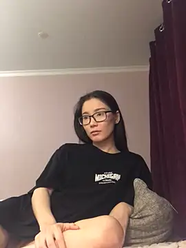 Snapshot of Milka23 chatting on 12/29/24, 06:05 Milka23 online show from 12/29/24, 06:05