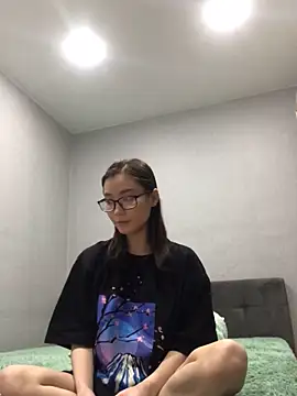 Snapshot of Milka23 chatting on 02/14/25, 02:54 Milka23 online show from 02/14/25, 02:54