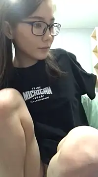 Snapshot of Milka23 chatting on 02/17/25, 12:21 Milka23 online show from 02/17/25, 12:21