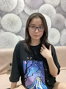 Snapshot of Milka23 chatting on 03/08/25, 10:13 Milka23 online show from 03/08/25, 10:13