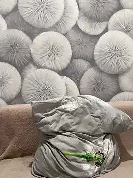 Snapshot of Milka23 chatting on 03/14/25, 05:46 Milka23 online show from 03/14/25, 05:46