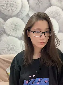 Snapshot of Milka23 chatting on 03/22/25, 08:29 Milka23 online show from 03/22/25, 08:29