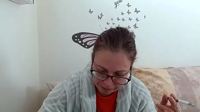 Snapshot of LadyHellene chatting on 03/05/26, 06:42 LadyHellene online show from 03/05/26, 06:42