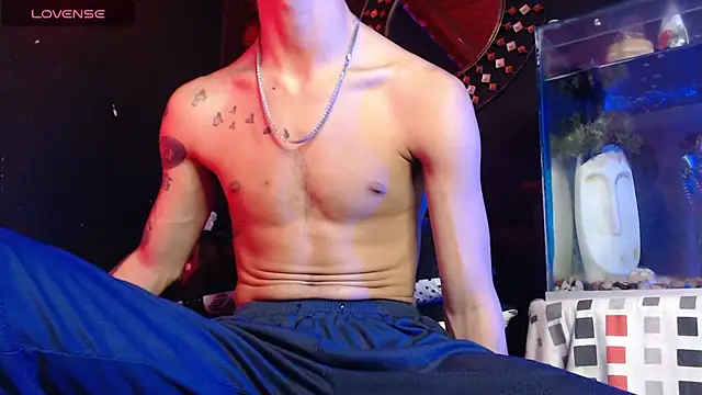 Snapshot of Godly_huan chatting on 12/14/25, 11:04 Godly huan online show from 12/14/25, 11:04