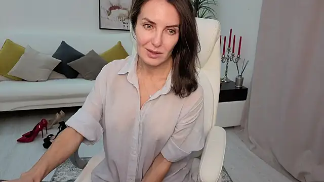 Snapshot of Beylly chatting on 11/28/25, 03:47 Beylly online show from 11/28/25, 03:47