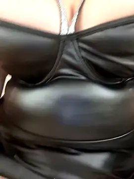 Snapshot of Mature_hot_mom chatting on 10/21/25, 10:21 Mature hot mom online show from 10/21/25, 10:21