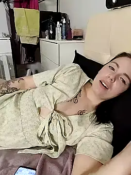 Lola Hale online show from 12/05/24, 10:12