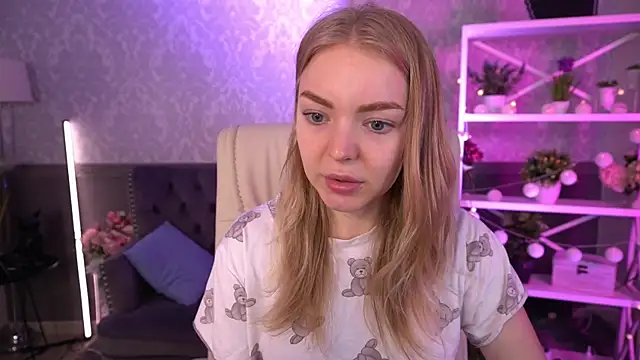 Snapshot of EmilySunshineS chatting on 09/18/25, 06:26 EmilySunshineS online show from 09/18/25, 06:26