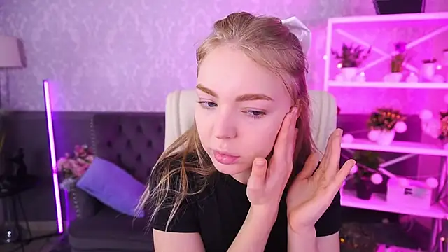 Snapshot of EmilySunshineS chatting on 09/23/25, 06:16 EmilySunshineS online show from 09/23/25, 06:16