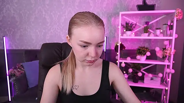 Snapshot of EmilySunshineS chatting on 09/25/25, 06:06 EmilySunshineS online show from 09/25/25, 06:06