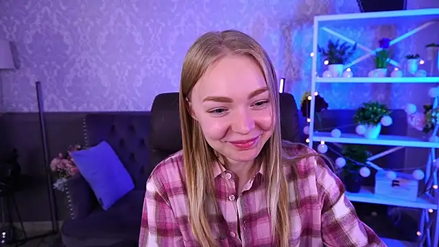 Snapshot of EmilySunshineS chatting on 09/27/25, 02:11 EmilySunshineS online show from 09/27/25, 02:11