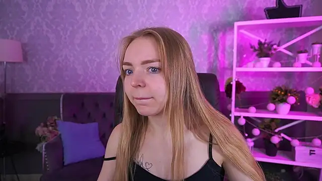 Snapshot of EmilySunshineS chatting on 10/17/25, 06:16 EmilySunshineS online show from 10/17/25, 06:16