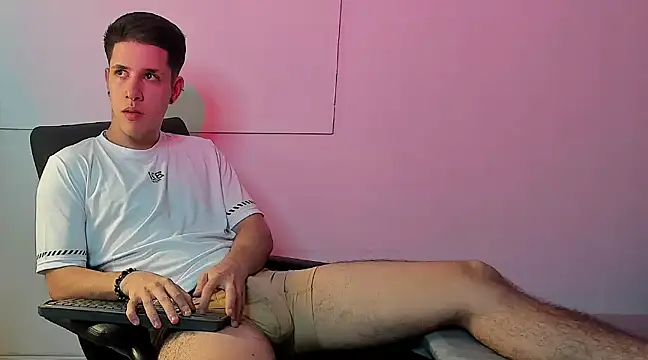 Snapshot of Adan_rivas_ chatting on 12/14/24, 02:56 Adan rivas online show from 12/14/24, 02:56