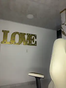 emma  milk  online show from 12/16/25, 11:37