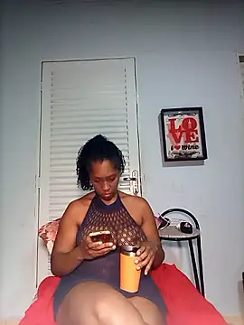 Snapshot of Luhma_hot chatting on 12/04/24, 01:03 Luhma hot online show from 12/04/24, 01:03