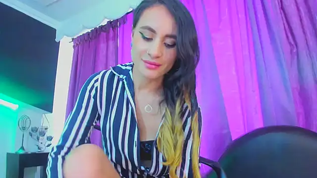 Coral Gibson online show from 01/08/25, 03:07