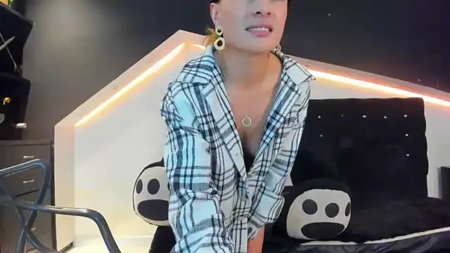 Coral Gibson online show from 01/25/25, 06:24