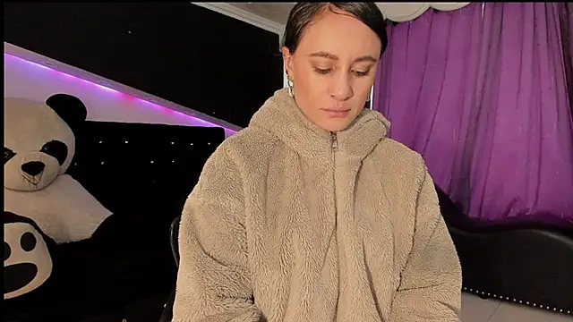 Snapshot of Coral_Gibson chatting on 03/06/26, 12:45 Coral Gibson online show from 03/06/26, 12:45