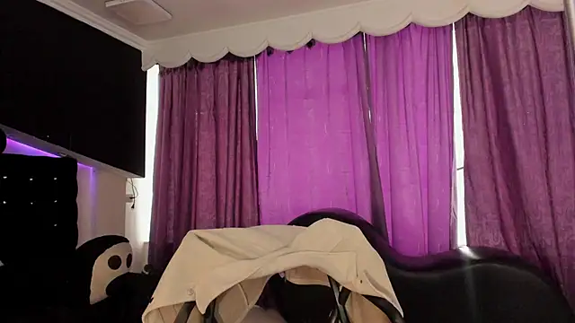 Snapshot of Coral_Gibson chatting on 06/11/26, 01:31 Coral Gibson online show from 06/11/26, 01:31
