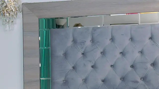 Snapshot of Lorehottie chatting on 09/24/25, 01:47 Lorehottie online show from 09/24/25, 01:47