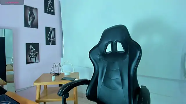 miavalentinaaa online show from 12/10/24, 04:02