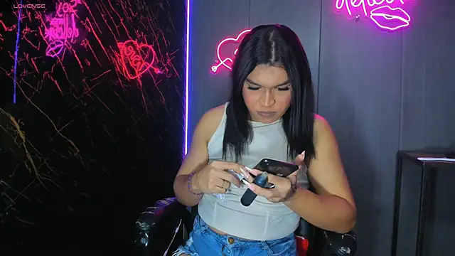 miavalentinaaa online show from 12/20/24, 01:14