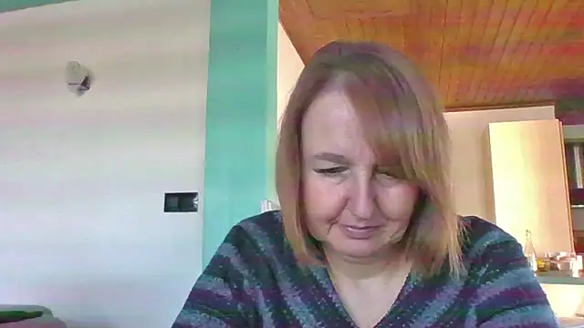 Snapshot of Sandcoq chatting on 11/05/25, 10:04 Sandcoq online show from 11/05/25, 10:04