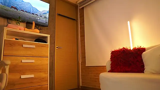 abigail adamss online show from 12/13/24, 03:05