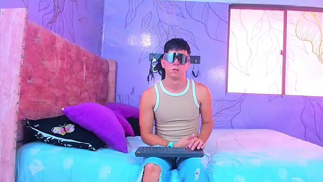 Boy4boy2 online show from 12/18/24, 01:56