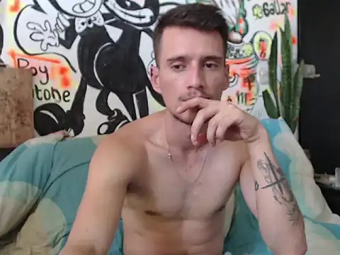 Snapshot of roystonee01 chatting on 09/14/25, 02:27 roystonee01 online show from 09/14/25, 02:27