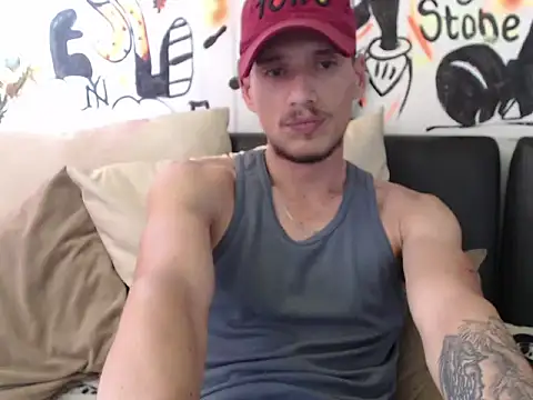 Snapshot of roystonee01 chatting on 09/25/25, 05:16 roystonee01 online show from 09/25/25, 05:16