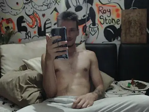 Snapshot of roystonee01 chatting on 09/27/25, 02:27 roystonee01 online show from 09/27/25, 02:27