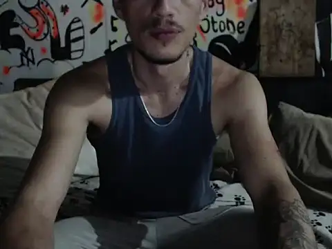 Snapshot of roystonee01 chatting on 09/28/25, 09:58 roystonee01 online show from 09/28/25, 09:58