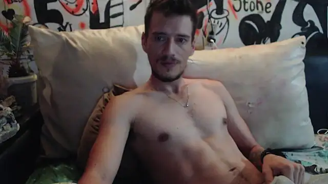 Snapshot of roystonee01 chatting on 10/16/25, 10:27 roystonee01 online show from 10/16/25, 10:27