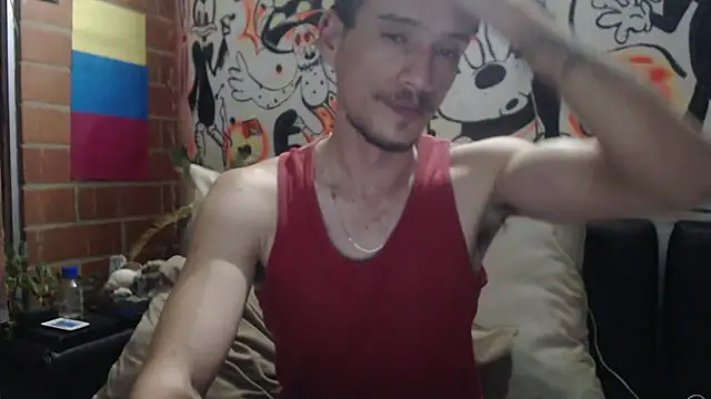 Snapshot of roystonee01 chatting on 10/28/25, 01:31 roystonee01 online show from 10/28/25, 01:31