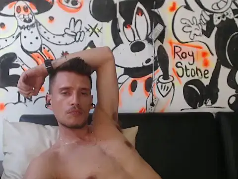 Snapshot of roystonee01 chatting on 11/12/25, 08:30 roystonee01 online show from 11/12/25, 08:30