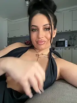 Snapshot of melissablack chatting on 10/12/25, 12:26 melissablack online show from 10/12/25, 12:26