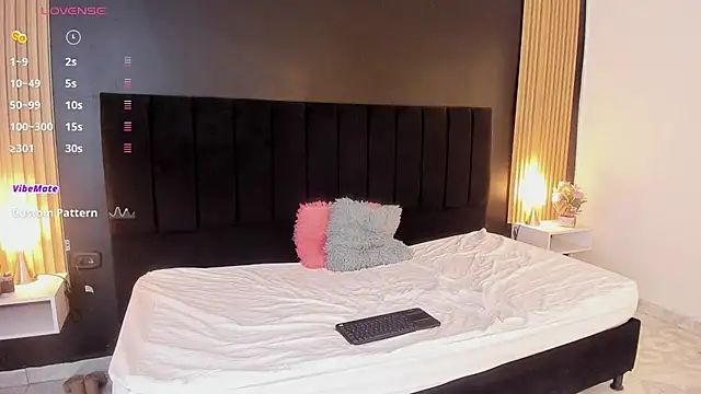 sweetsofia18 online show from 10/10/25, 10:58