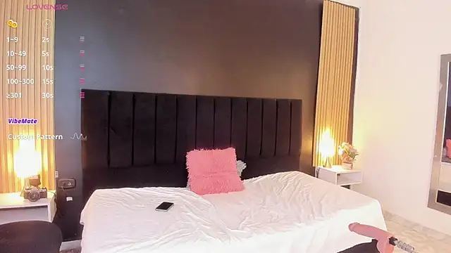 sweetsofia18 online show from 10/15/25, 10:59