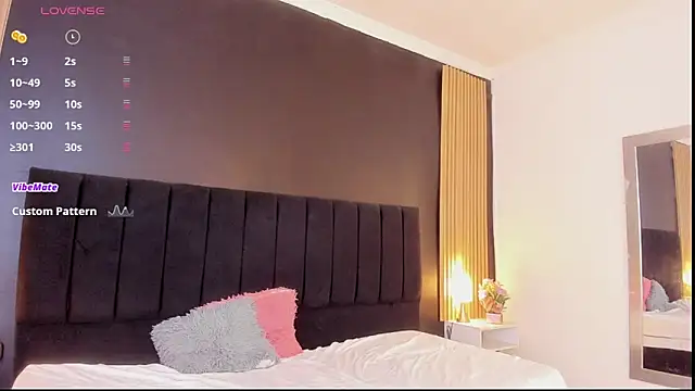 Snapshot of sweetsofia18 chatting on 11/23/25, 08:52 sweetsofia18 online show from 11/23/25, 08:52