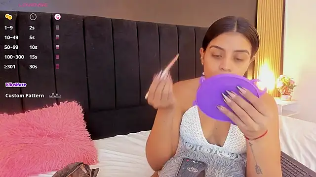 Snapshot of sweetsofia18 chatting on 12/13/25, 10:15 sweetsofia18 online show from 12/13/25, 10:15